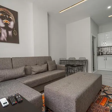 Charming And Central Flat Near Beach In Muratpasa Анталья
