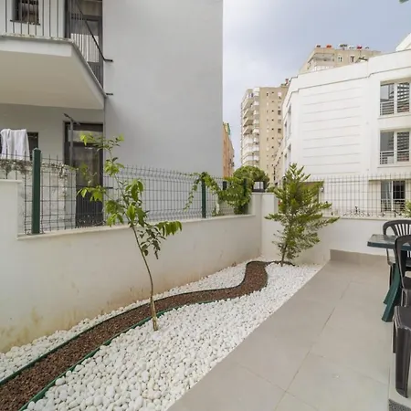 Charming And Central Flat Near Beach In Muratpasa Apartment